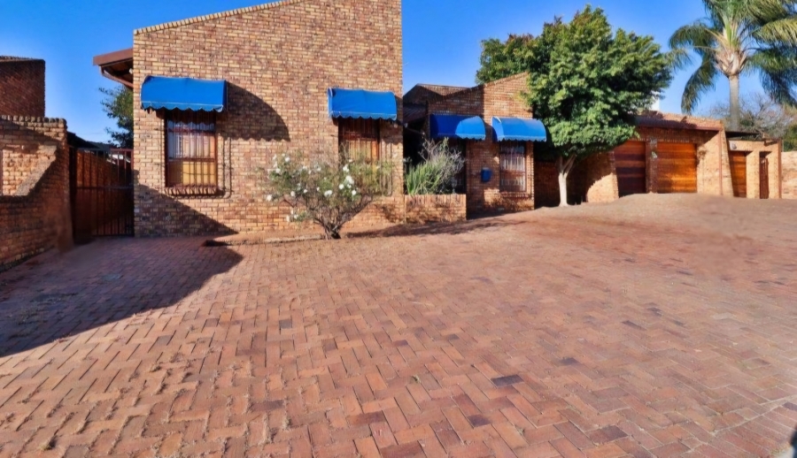 4 Bedroom Property for Sale in Dowerglen Ext 3 Gauteng