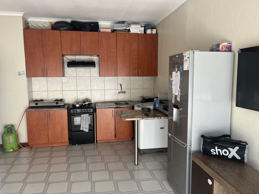 To Let 1 Bedroom Property for Rent in Buccleuch Gauteng