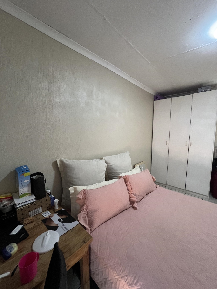 To Let 1 Bedroom Property for Rent in Buccleuch Gauteng