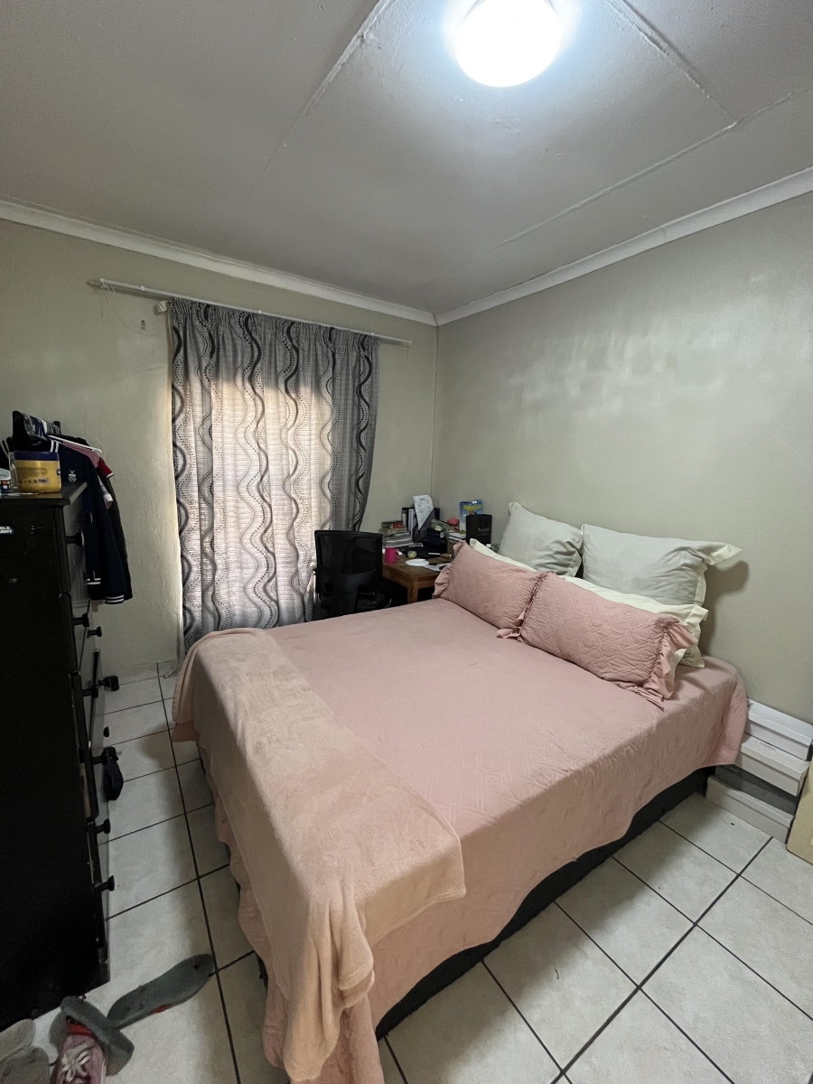 To Let 1 Bedroom Property for Rent in Buccleuch Gauteng