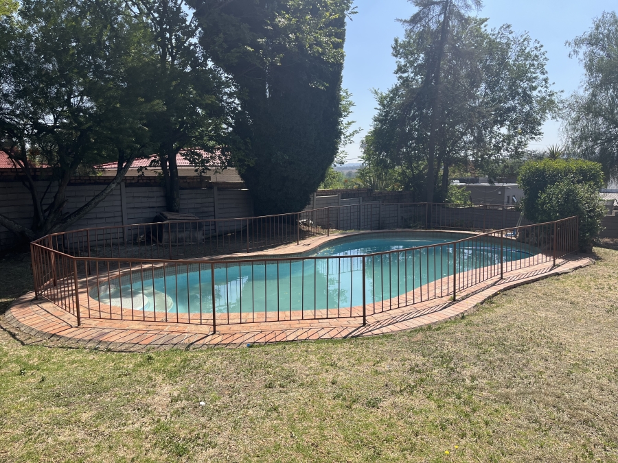 To Let 1 Bedroom Property for Rent in Buccleuch Gauteng