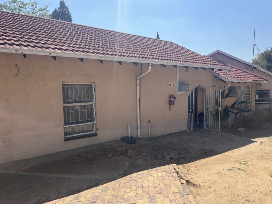 To Let 1 Bedroom Property for Rent in Buccleuch Gauteng