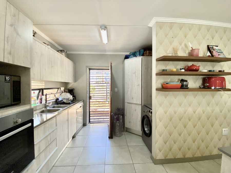 To Let 3 Bedroom Property for Rent in Amberfield Gauteng