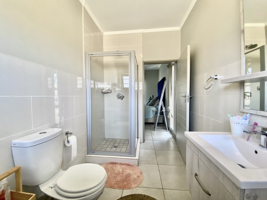 To Let 3 Bedroom Property for Rent in Amberfield Gauteng