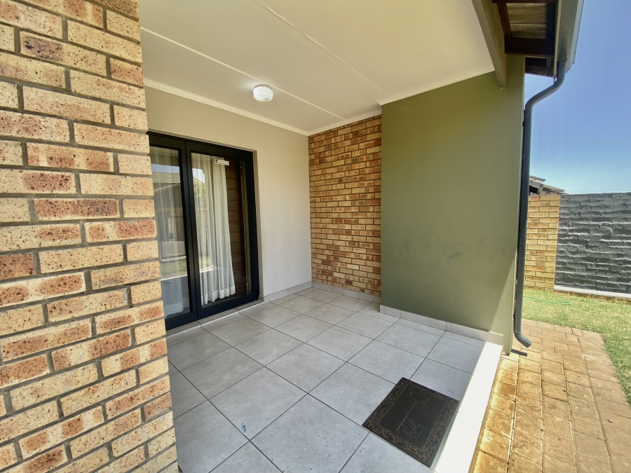 To Let 3 Bedroom Property for Rent in Amberfield Gauteng