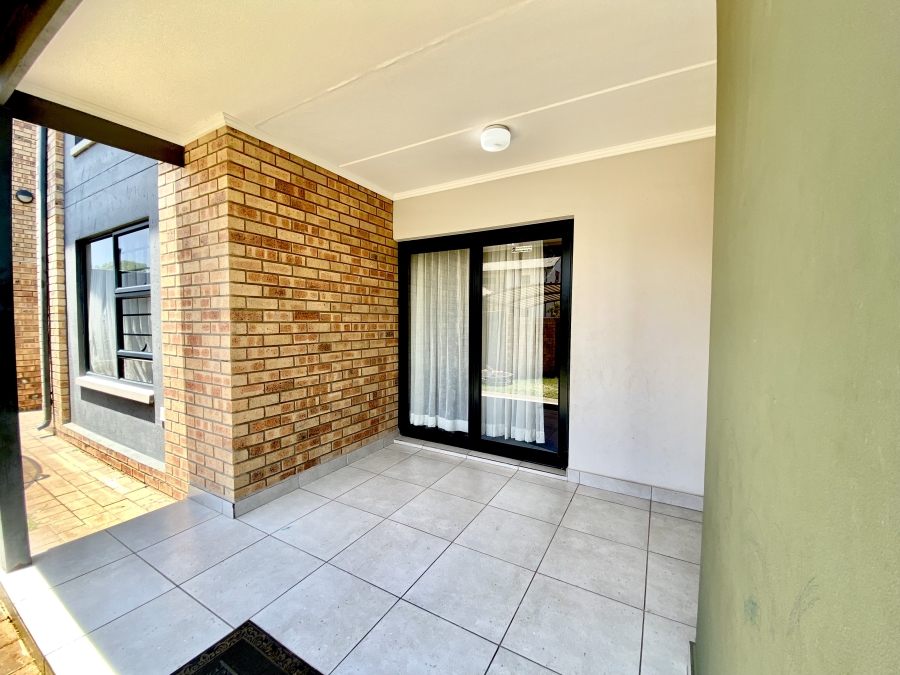 To Let 3 Bedroom Property for Rent in Amberfield Gauteng