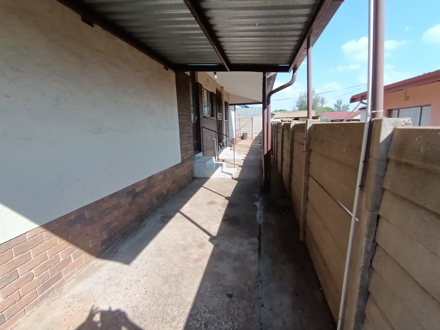 To Let 3 Bedroom Property for Rent in Isando Gauteng