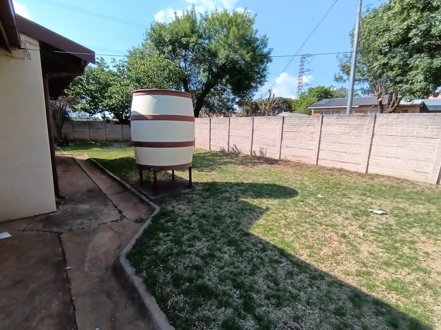 To Let 3 Bedroom Property for Rent in Isando Gauteng