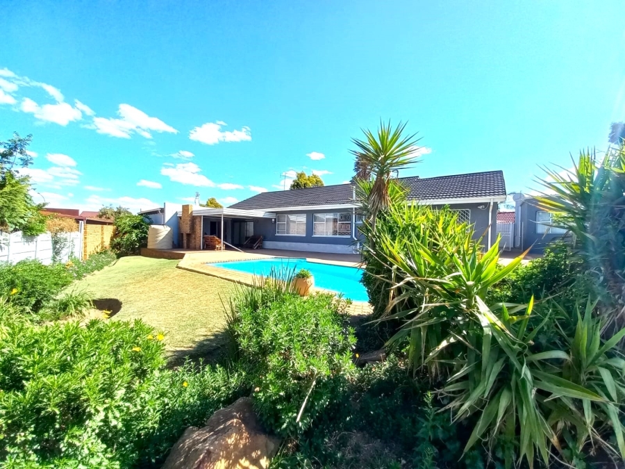 5 Bedroom Property for Sale in Petersfield Gauteng