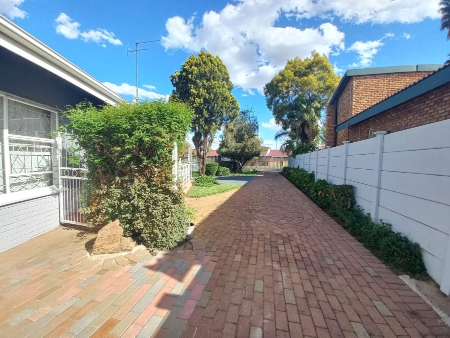 5 Bedroom Property for Sale in Petersfield Gauteng