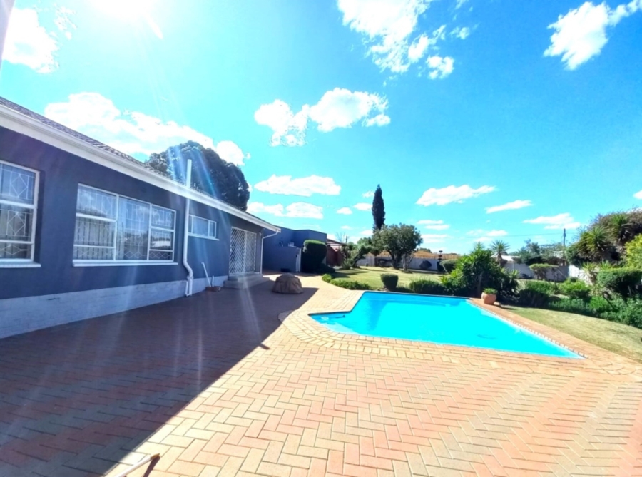 5 Bedroom Property for Sale in Petersfield Gauteng