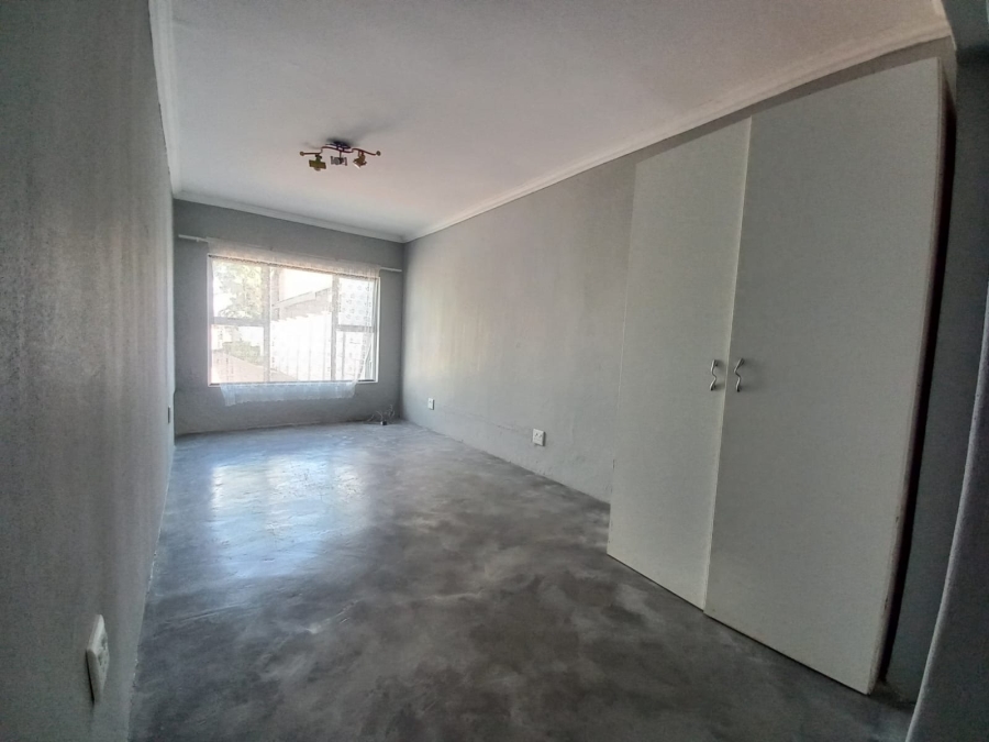 5 Bedroom Property for Sale in Petersfield Gauteng