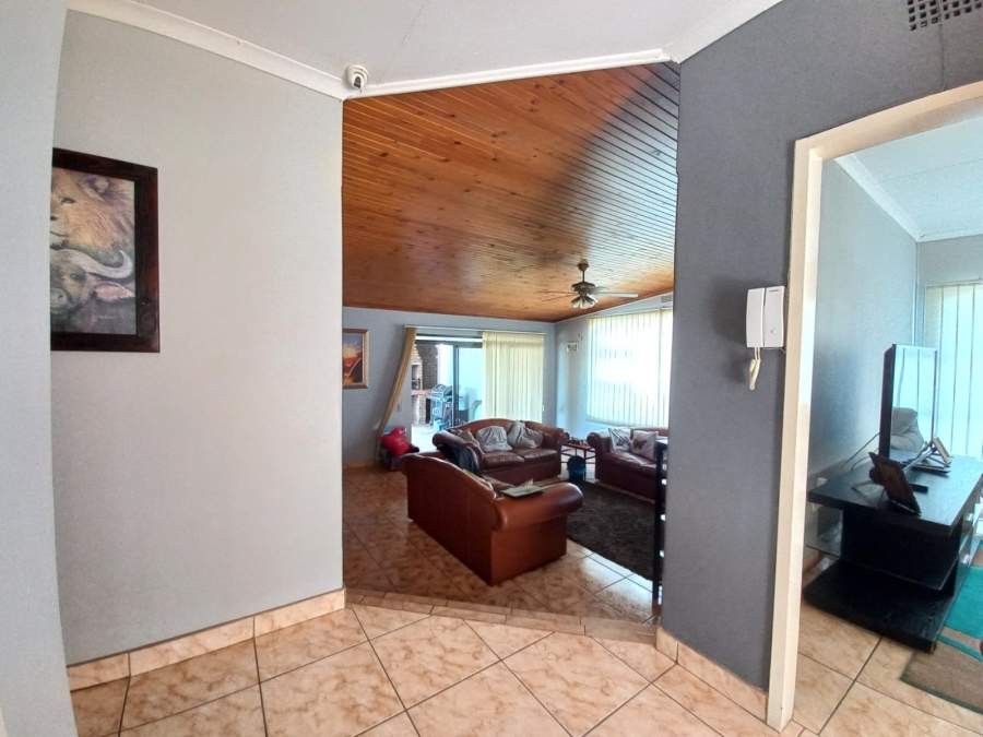 5 Bedroom Property for Sale in Petersfield Gauteng