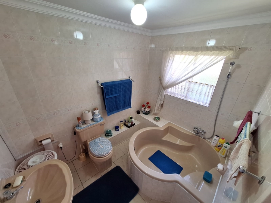 3 Bedroom Property for Sale in Eldoraigne Gauteng