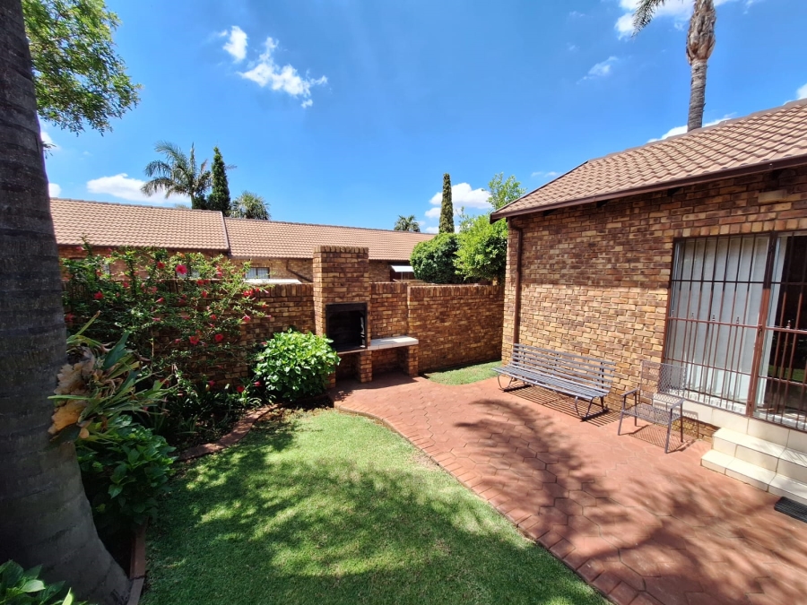 3 Bedroom Property for Sale in Eldoraigne Gauteng