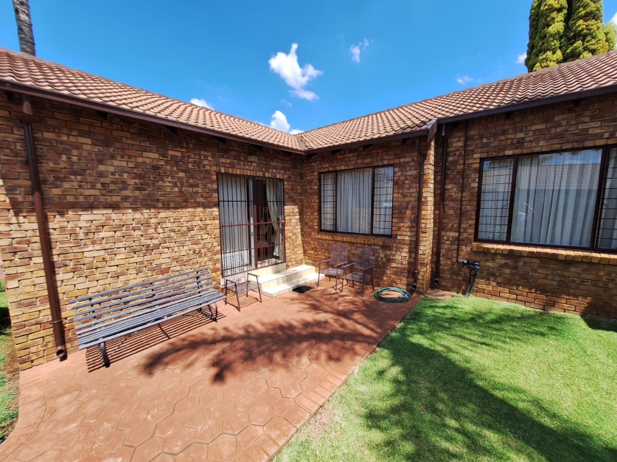 3 Bedroom Property for Sale in Eldoraigne Gauteng