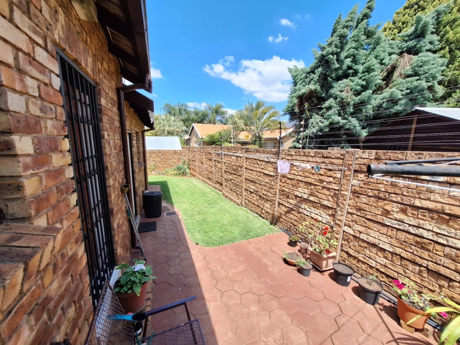 3 Bedroom Property for Sale in Eldoraigne Gauteng