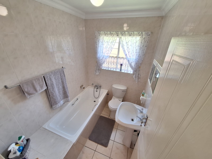 3 Bedroom Property for Sale in Eldoraigne Gauteng