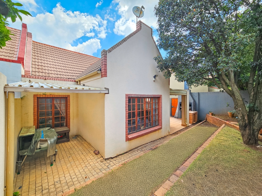 3 Bedroom Property for Sale in Faerie Glen Gauteng