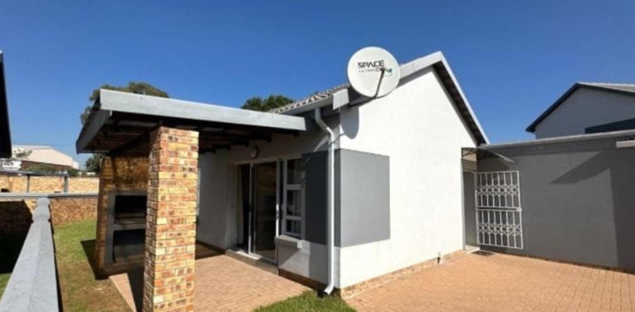 3 Bedroom Property for Sale in Roseacre Gauteng