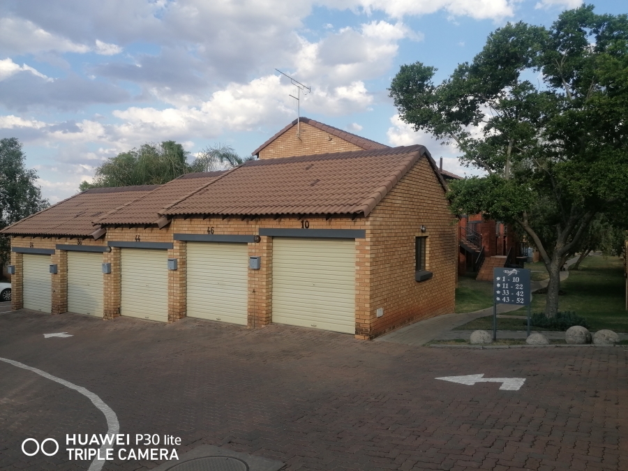 To Let 2 Bedroom Property for Rent in Equestria Gauteng