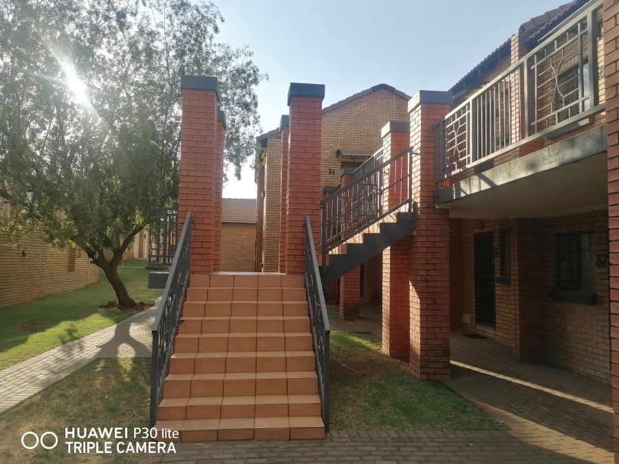 To Let 2 Bedroom Property for Rent in Equestria Gauteng