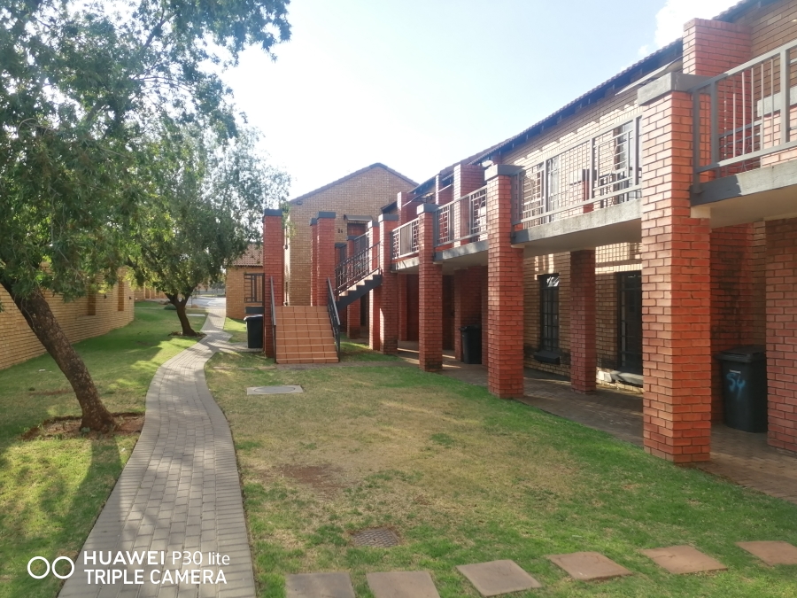 To Let 2 Bedroom Property for Rent in Equestria Gauteng