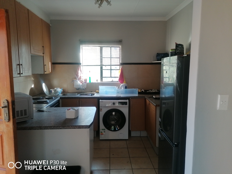 To Let 2 Bedroom Property for Rent in Equestria Gauteng