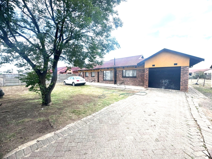 3 Bedroom Property for Sale in Klippoortjie Gauteng