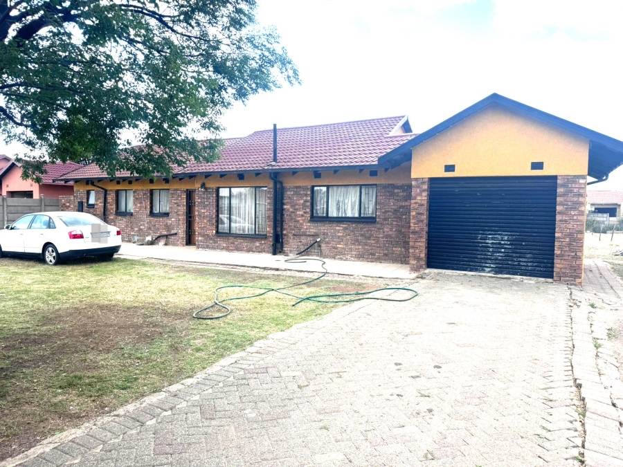 3 Bedroom Property for Sale in Klippoortjie Gauteng