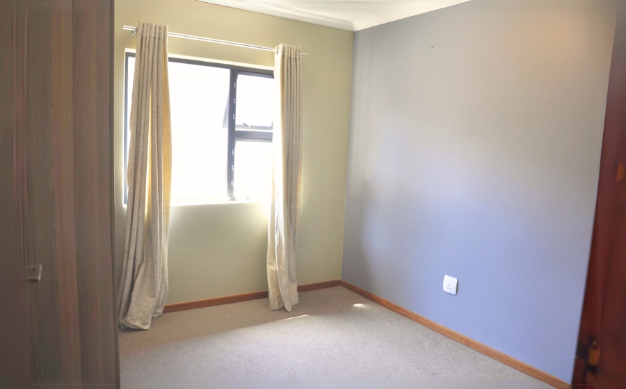 To Let 2 Bedroom Property for Rent in Noordwyk Gauteng