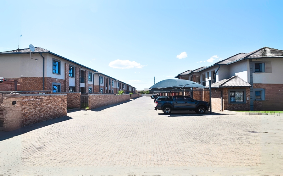 To Let 2 Bedroom Property for Rent in Noordwyk Gauteng