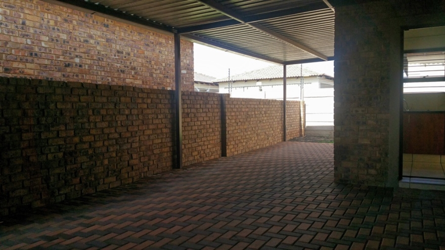 2 Bedroom Property for Sale in Denneoord Gauteng