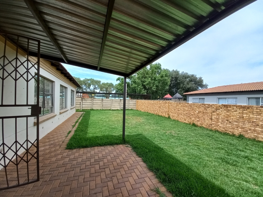 2 Bedroom Property for Sale in Denneoord Gauteng