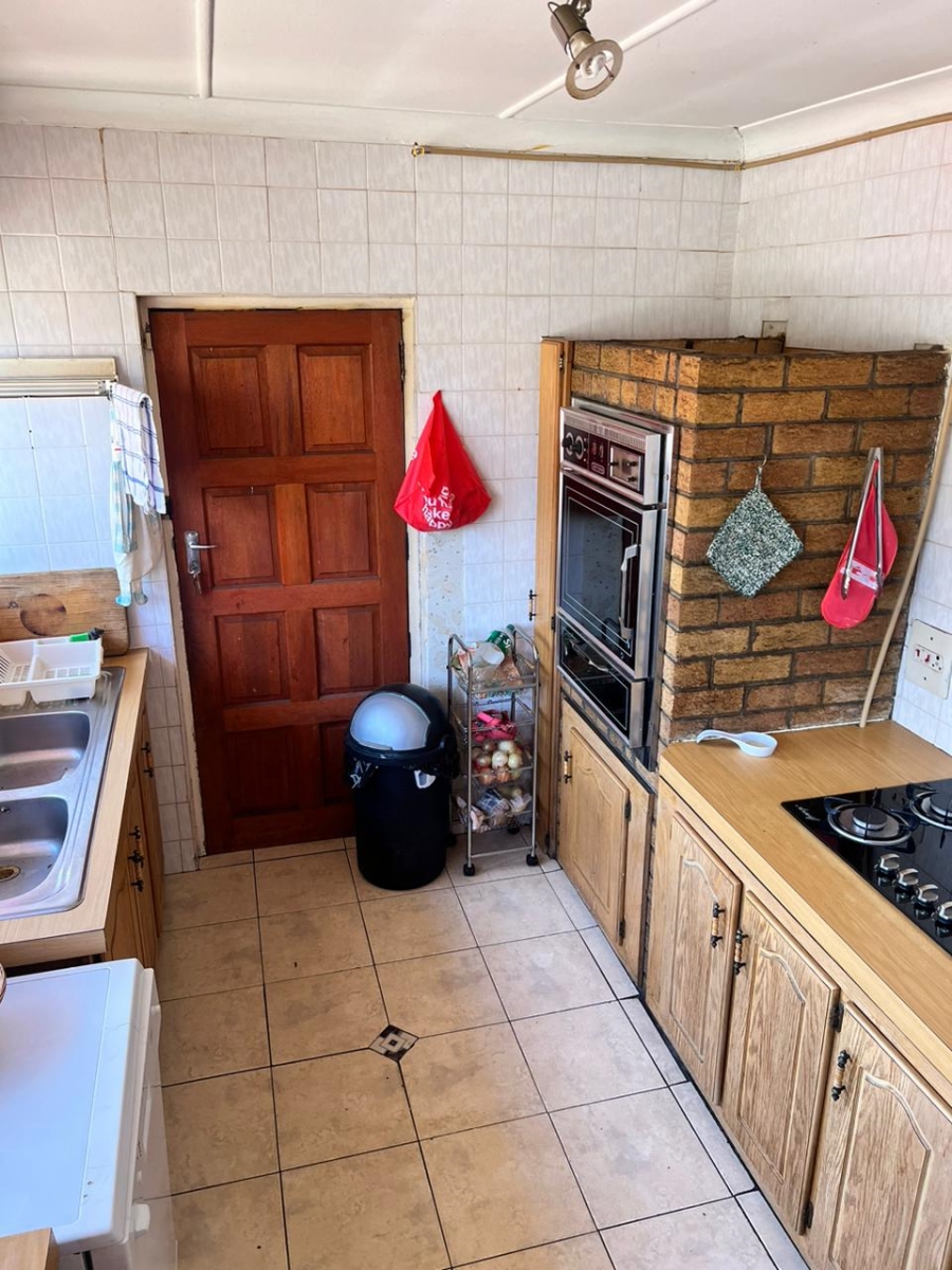 4 Bedroom Property for Sale in Denneoord Gauteng