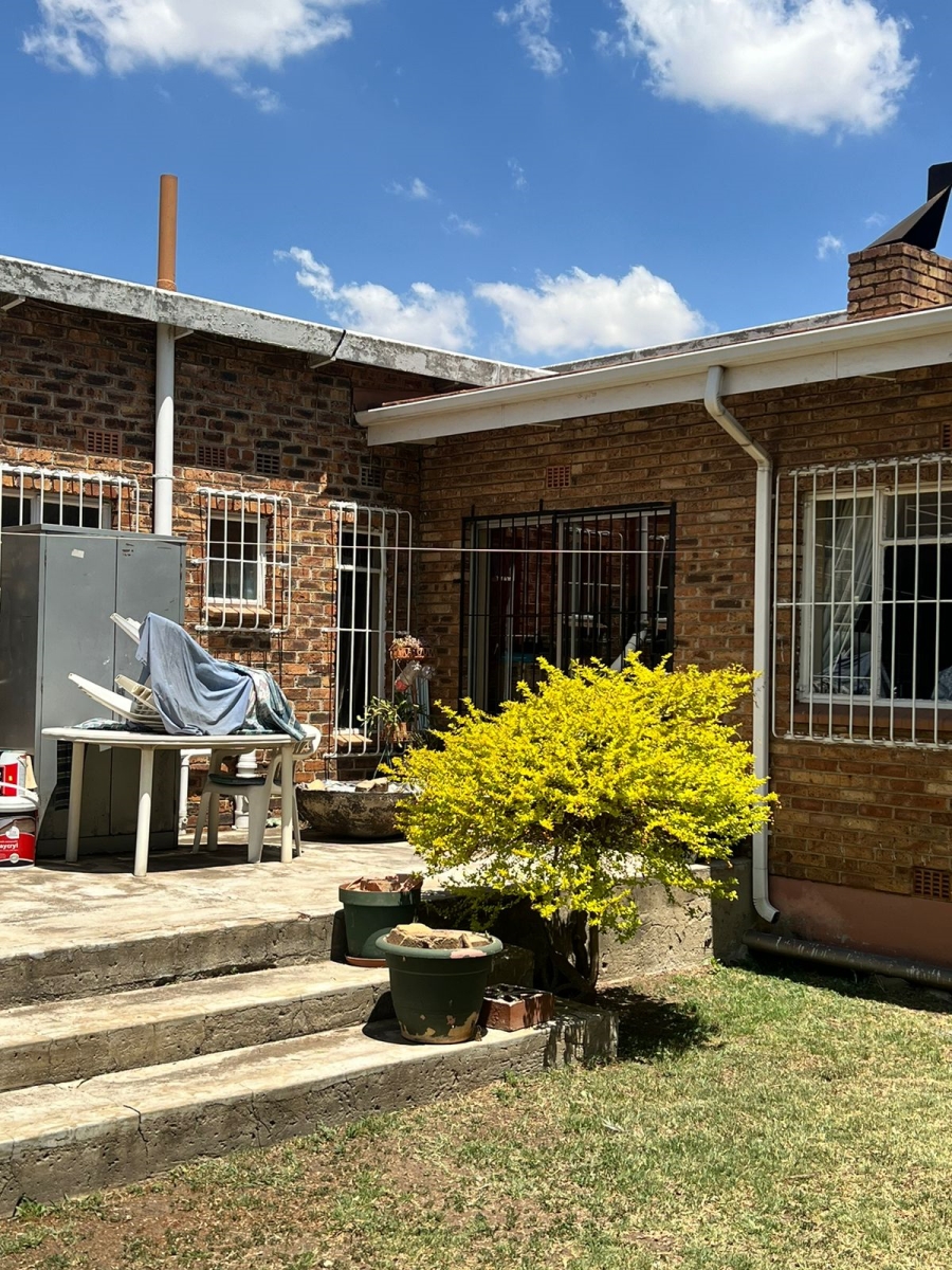 4 Bedroom Property for Sale in Denneoord Gauteng