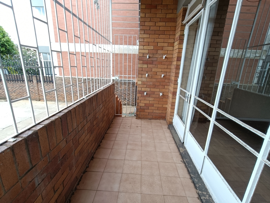 To Let 1 Bedroom Property for Rent in Linden Gauteng