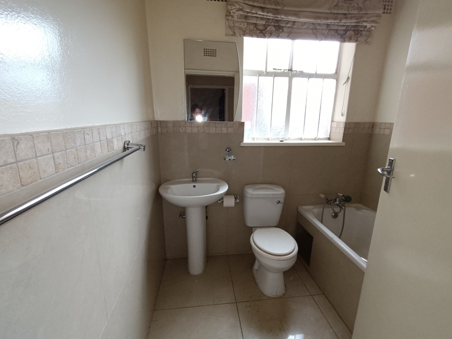 To Let 1 Bedroom Property for Rent in Linden Gauteng