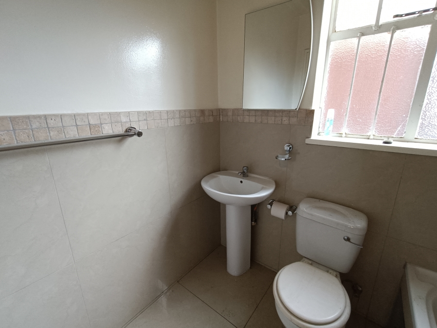 To Let 1 Bedroom Property for Rent in Linden Gauteng