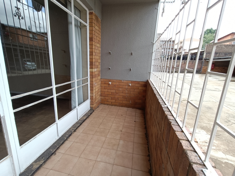 To Let 1 Bedroom Property for Rent in Linden Gauteng