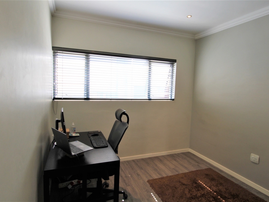 To Let 3 Bedroom Property for Rent in Bryanston East Gauteng