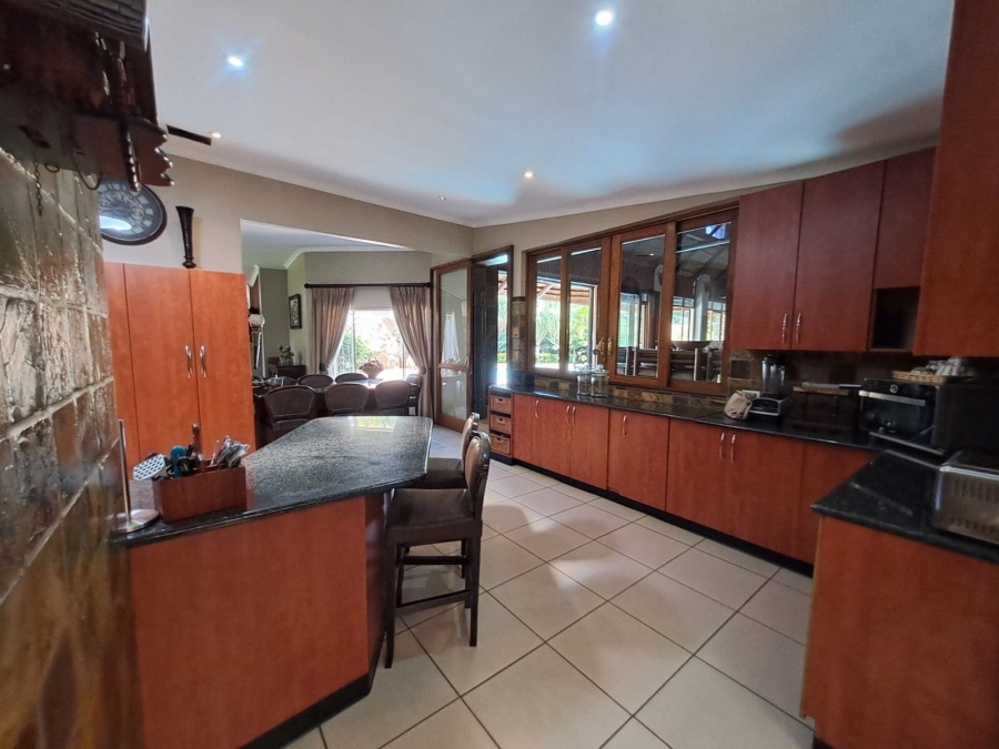 6 Bedroom Property for Sale in Sinoville Gauteng