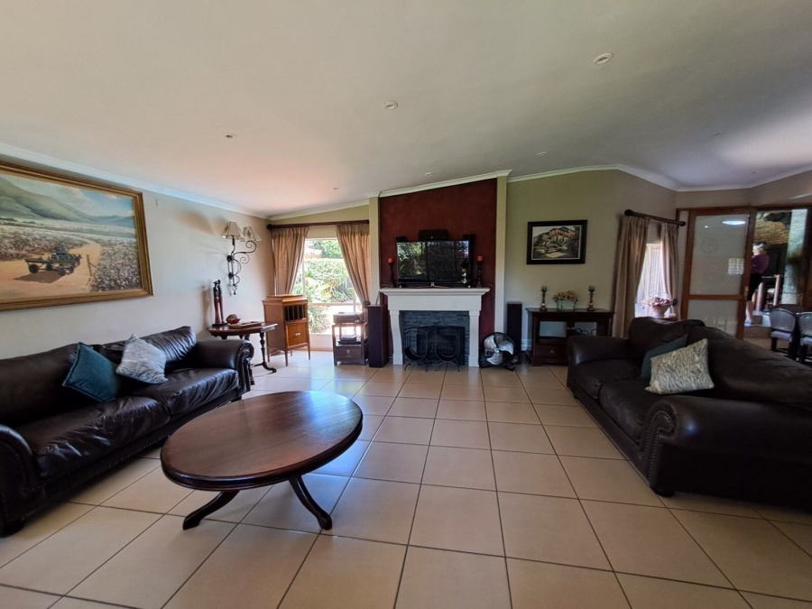 6 Bedroom Property for Sale in Sinoville Gauteng