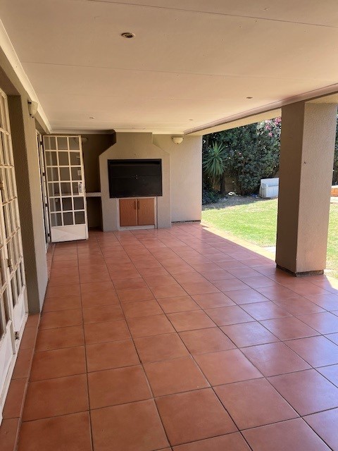 7 Bedroom Property for Sale in Eden Glen Gauteng