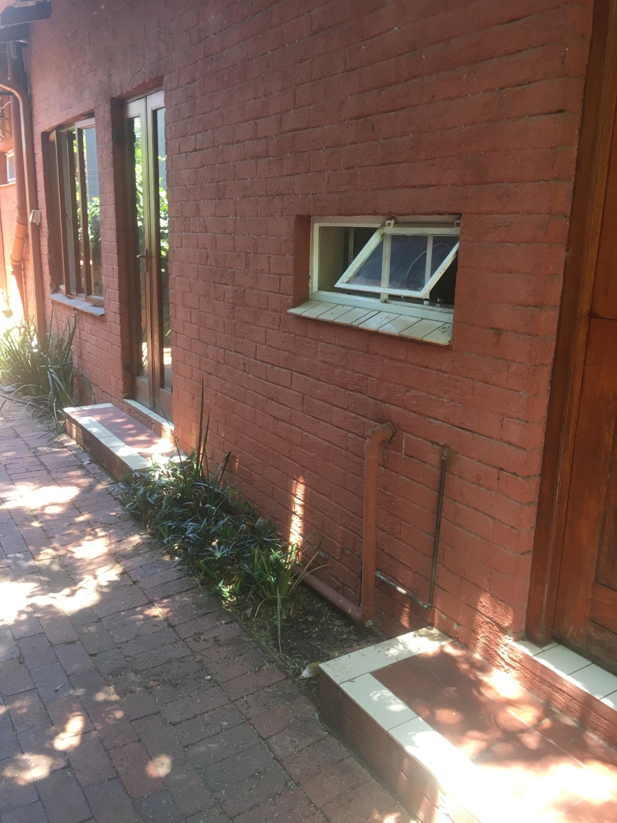 To Let 1 Bedroom Property for Rent in Saxonwold Gauteng