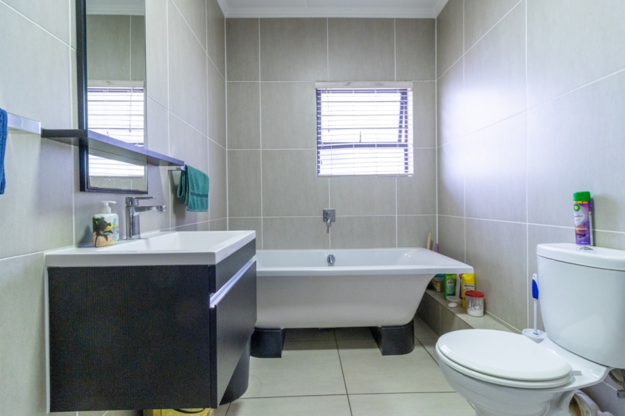 3 Bedroom Property for Sale in Greenstone Ridge Gauteng