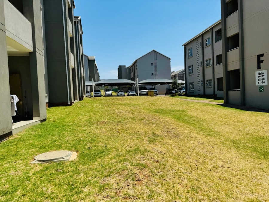 To Let 2 Bedroom Property for Rent in Blue Hills Gauteng