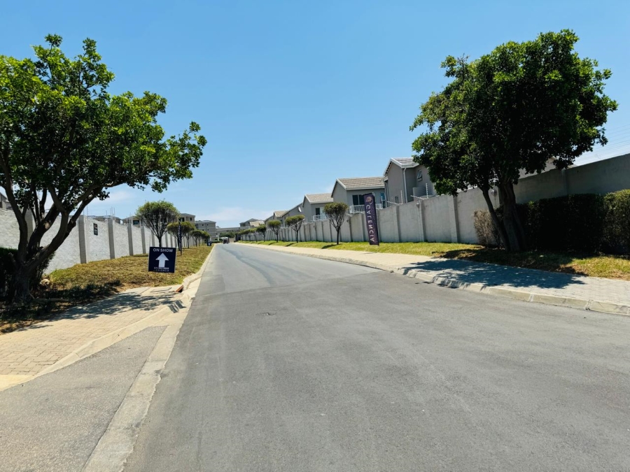 To Let 2 Bedroom Property for Rent in Blue Hills Gauteng