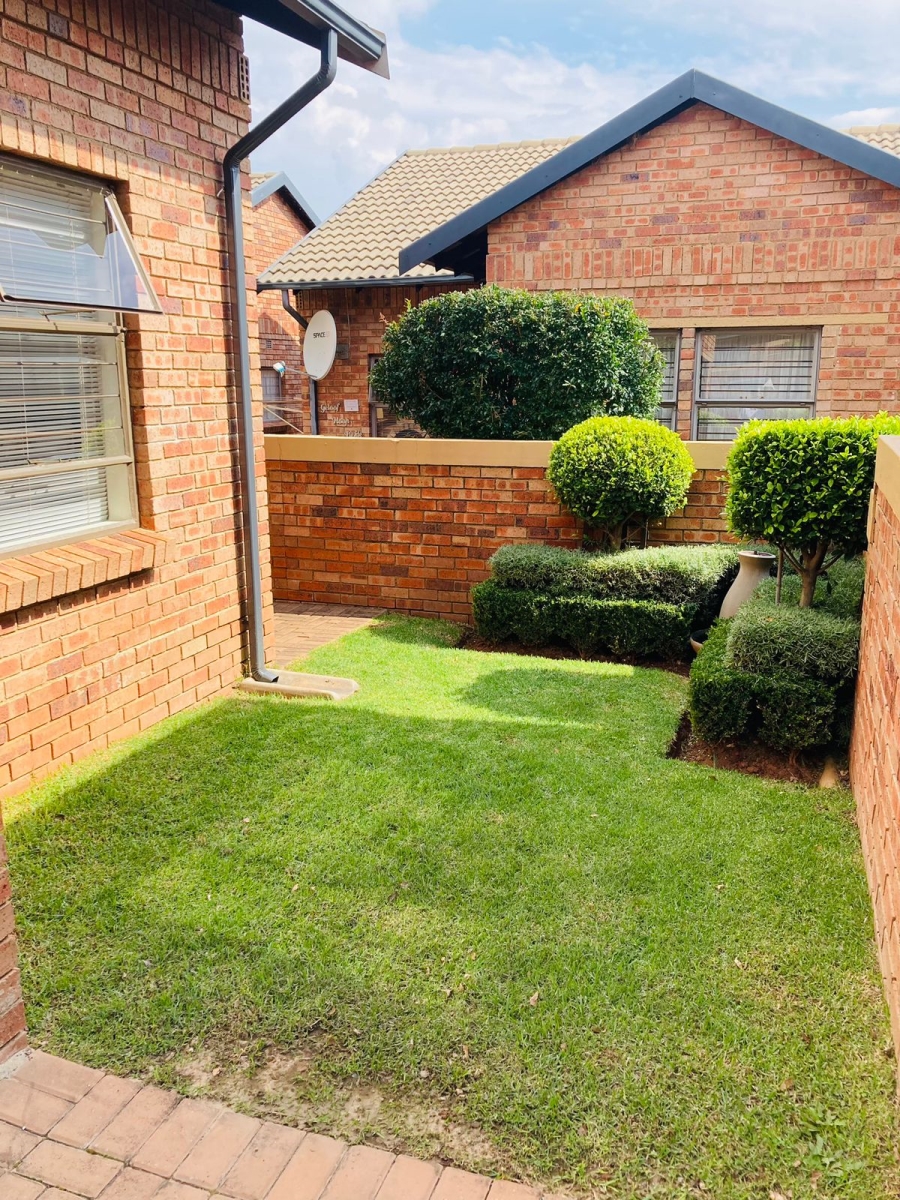 To Let 2 Bedroom Property for Rent in Sugar Bush Estate Gauteng