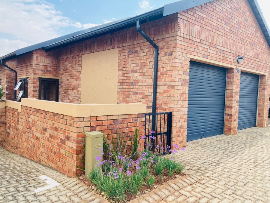 To Let 2 Bedroom Property for Rent in Sugar Bush Estate Gauteng